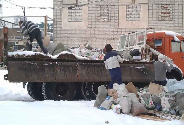 Вывоз мусора из квартиры с грузчиками по Климовску